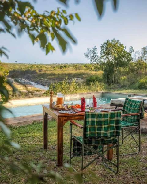 4-Day 4x4 Jeep Mara - Nakuru Flamingo Package Safari