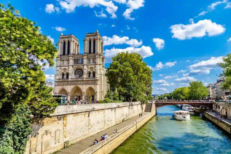 Amsterdam And Paris 5 Nights - 6 Days Tour Image