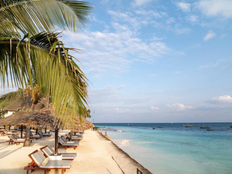 8D Budget Safari Program Tarangire - Serengeti - Ngorongoro And Zanzibar Tour