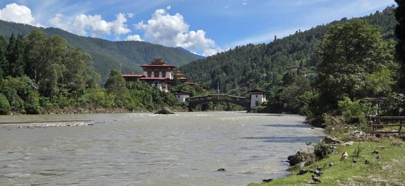 “Discover Bhutan: 6 Days of Peace, Culture & Himalayan Magic.”