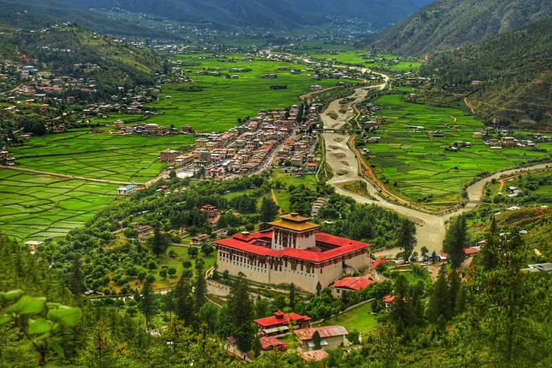 “Discover Bhutan: 6 Days of Peace, Culture & Himalayan Magic.”
