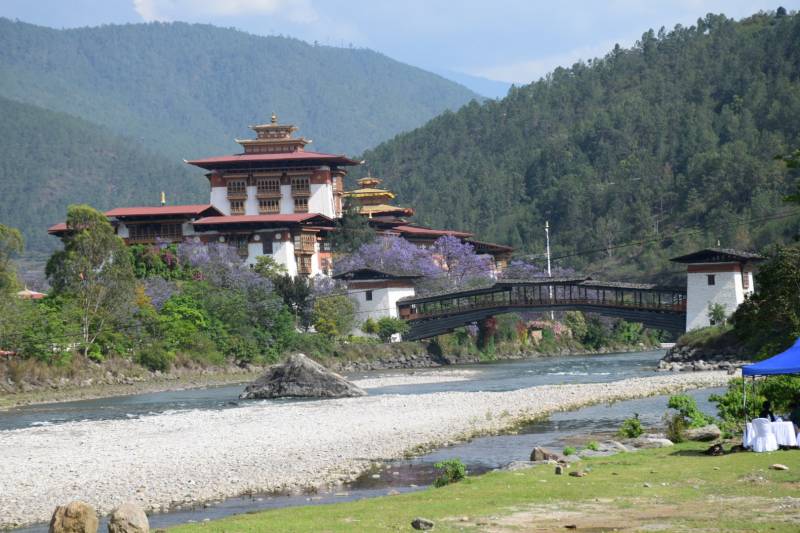 “Discover Bhutan: 6 Days of Peace, Culture & Himalayan Magic.”