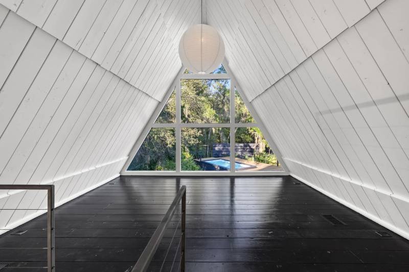 5 nights stay at a luxury/ storage 1 bedroom villa self catering facility