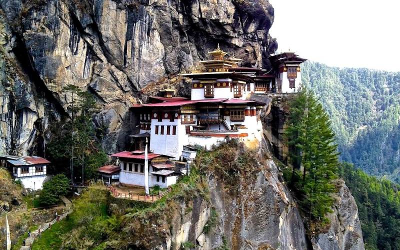 2 Nights 3 Days Gllimps of Bhutan Tour Itinerary ParovAirport  PBH