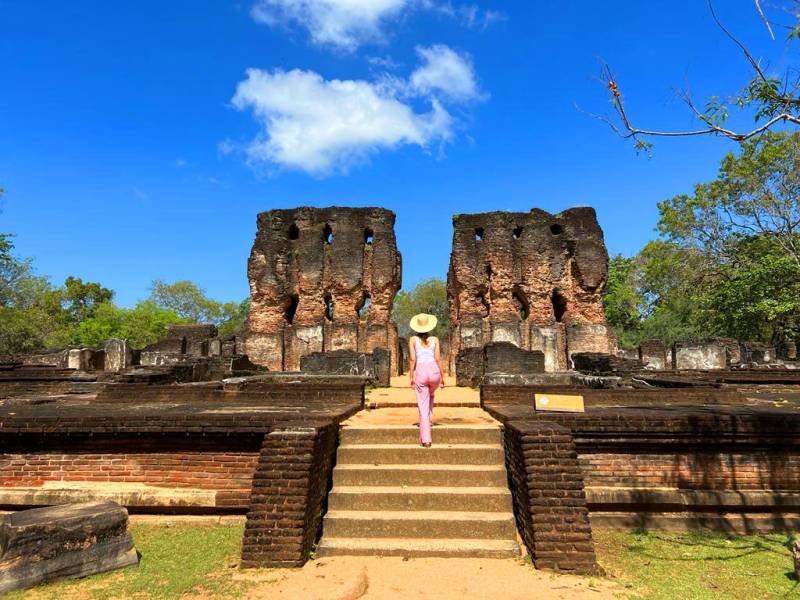 Sri Lanka: 4-Day Minneriya, Polonnaruwa, and Pasikuda Tour