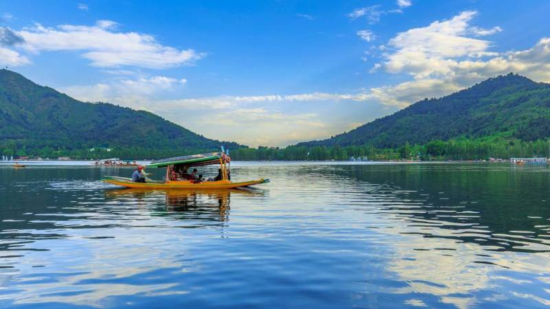 5 Days - 4 Nights Kashmir 4 Star Premium Package