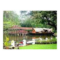 Munnar - Thekkady - Kumarakam Houseboat Honeymoon Package