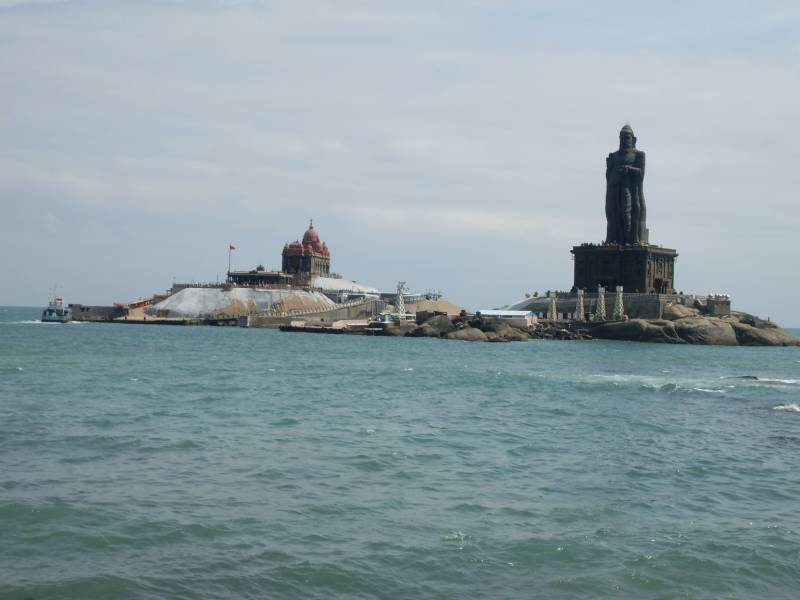 Munnar-Thekkady-Kovalam-Kanyakumari-Houseboat 8N/9 Days Tour