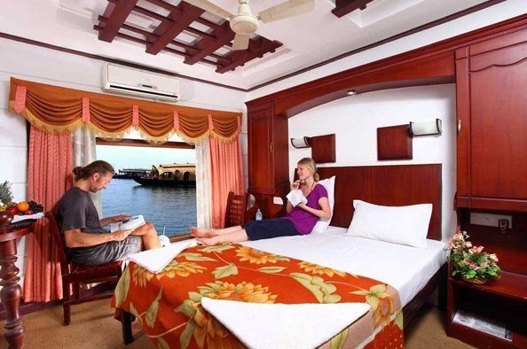 Traditional Houseboat Package