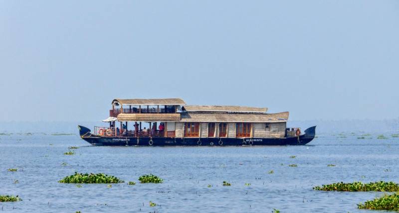 One Night Houseboat Cruise In The Backwaters Of Kerala