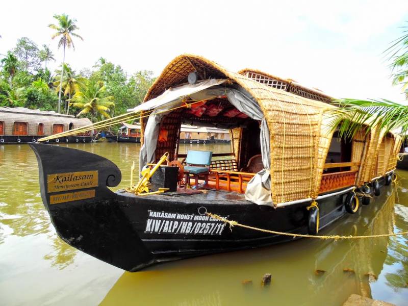 One Night Houseboat Cruise in the Backwaters of Kerala