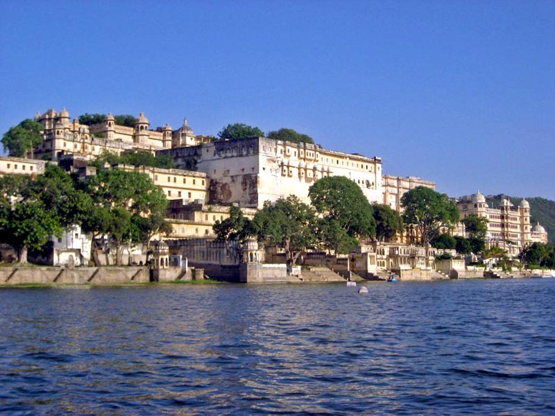 Honeymoon Tour Udaipur And Mount Abu Tour Package