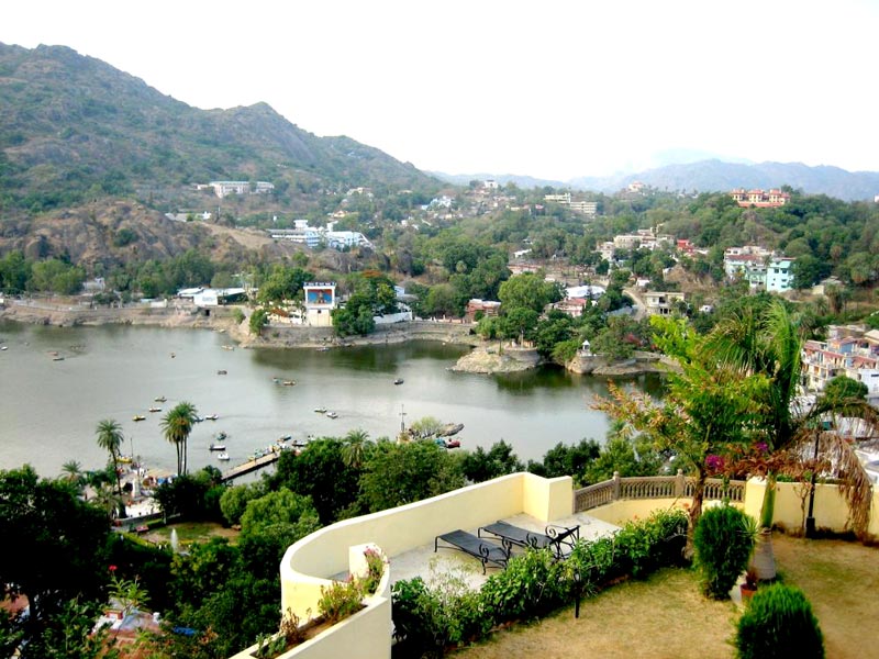 Honeymoon Tour Udaipur and Mount Abu Tour Package