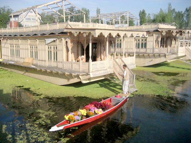 Blissful Srinagar Honeymoon Tour Package
