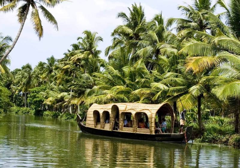 Kerala Honeymoon Ex Cochin Package, 5 Nights 6 Days