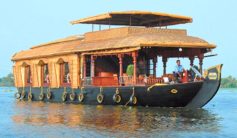 Traditional Houseboat Package