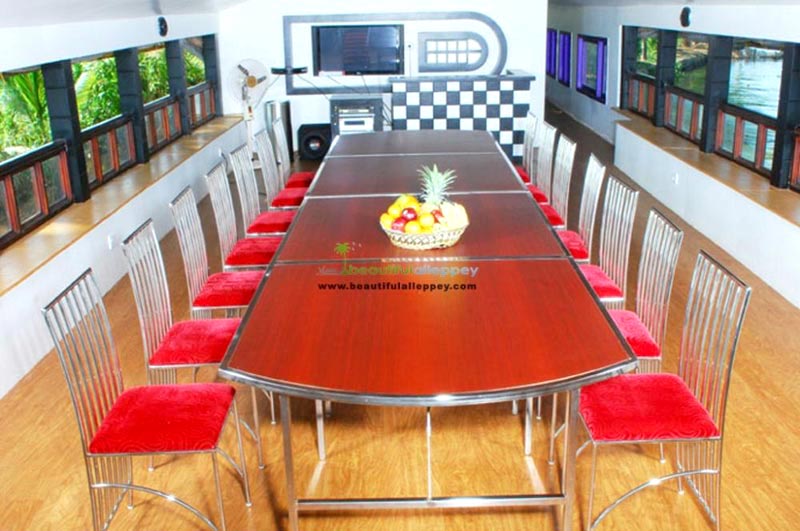 Traditional Houseboat Package