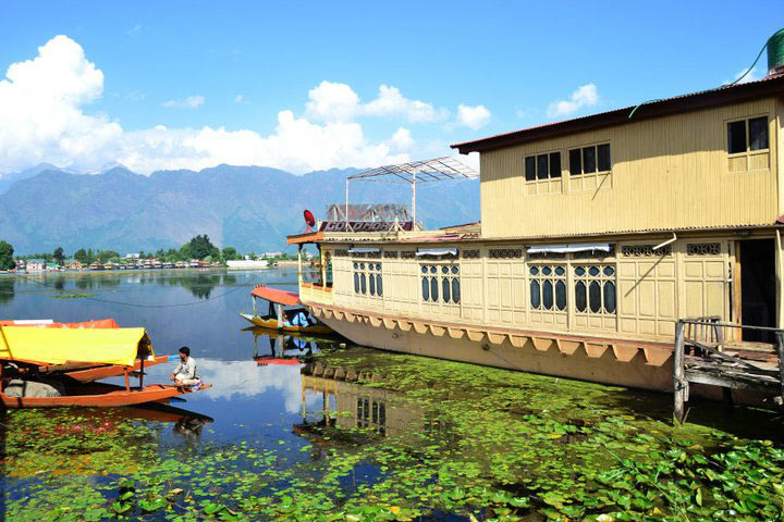 Srinagar Houseboat Package