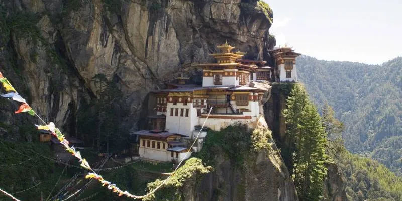 Phuntsholing(1n), Thimphu(1n), Punakha(1n), Trongsha(1n), Bumthang(2n), Punakha(1n), Paro(2n), Phuen