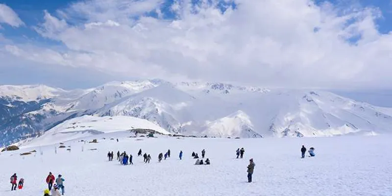 Srinagar 4 Star Package For 5 Days With Day Excursion To Gulmarg And Pahalgam
