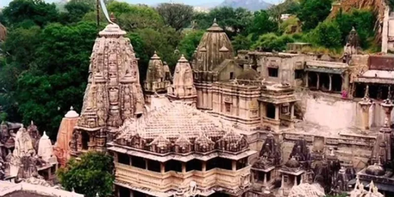 RK001UDR - 2 Days-1 Night ( Udaipur City – Nathdwara) Tour