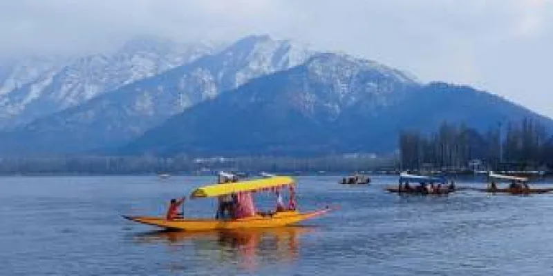 Super Deluxe Kashmir Tour Package For 3 Nights 4