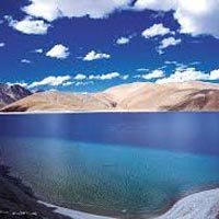 Ladakh Lakes, Wildlife and Passes Tour