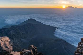 4 Days Mount Meru Trekking Tour