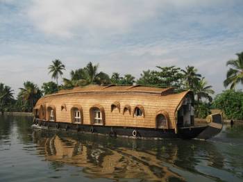 Cochin - Munnar - Thekkady - Alleppey (houseboat) - Kovalm - Kanyakumari - Trivandrum Tour