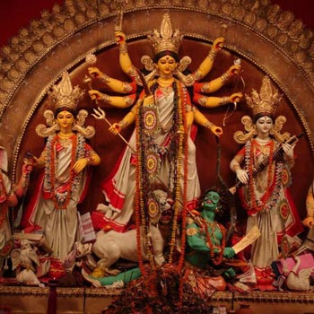 Traditional & Popular Durga Puja Darshan Tour