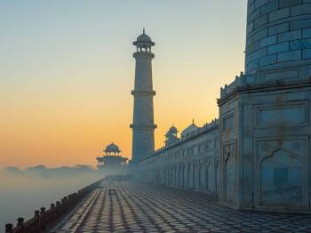 Agra Taj Mahal Day Trip by Shatabdi Express Train with Fatehpur Sikri from Delhi