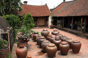 Duong Lam Ancient Village Tour