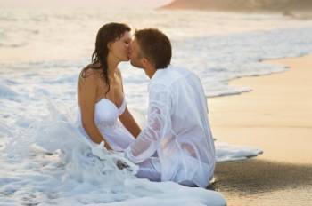 Munnar Thekkady Houseboat and Kovalam Honeymoon Package