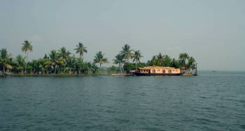 Munnar - Kumarakom - Alleppey- Kovalam Tour Package