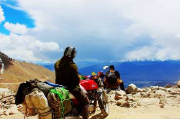 Ladakh Tour - Land of High Passes - Explore Ladakh & Warila