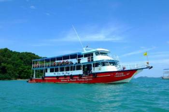 Full-day Phi Phi Island By Big Boat with Lunch