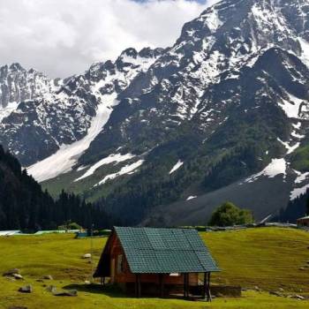 Super Deluxe Kashmir Tour Package For 5 Nights 6 Days