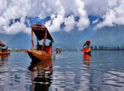 Kashmir Houseboat Tour