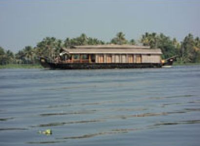 Honeymoon Packages in Houseboats Kerala