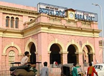 Taj Mahal Day Tour by Train and Ac Cab