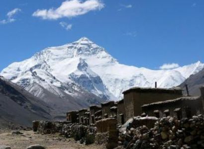 9 Days Lhasa Gyantse Shigatse Everest Namtso Join - In Group Tour Package