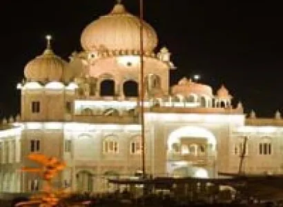 Car Rental Package: Chandigarh and Gurudwara Tour For 3 Days