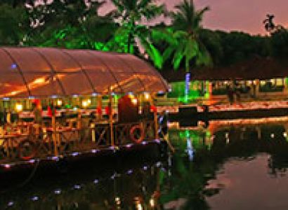 Traditional Houseboat Package