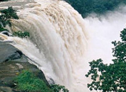 Athirapally - Munnar - Alleppey Houseboat from Cochin Tour