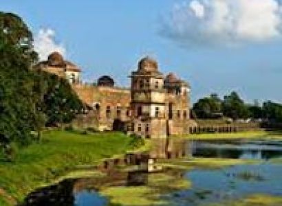 Short Escape to Mandu Tour