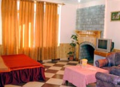 Manali - Snow Point - Rohtang Pass - Manikaran & Naggar Castle Tour