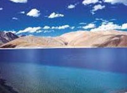 Ladakh Lakes, Wildlife and Passes Tour