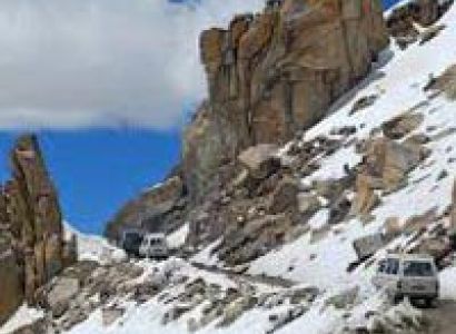 Ladakh Lakes, Wildlife and Passes Tour