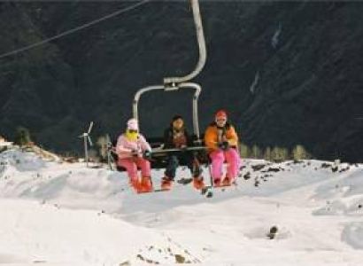 Snowboard Advance Level Course at Auli Skiing Slopes Tour
