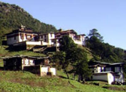 Jumolhari Trek Package